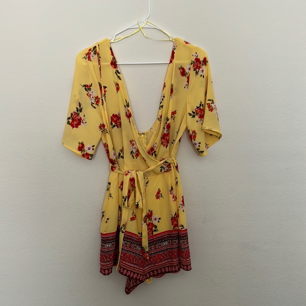 NWT Francesca’s floral romper.